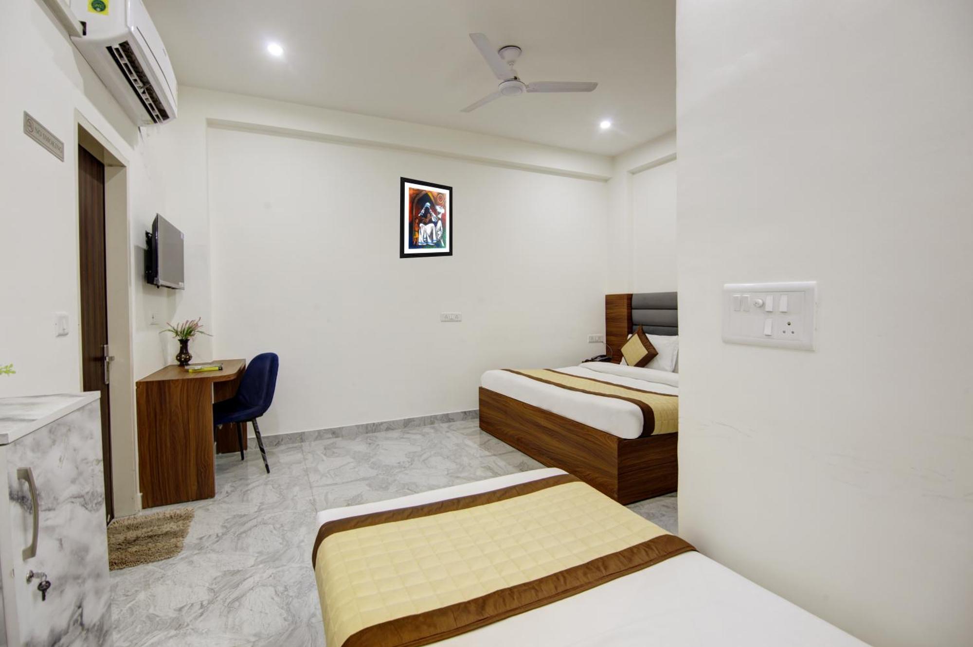 Hotel S B Inn - Near New Delhi Railway Station Paharganj Exterior foto